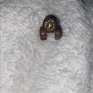 Circle stud earrings